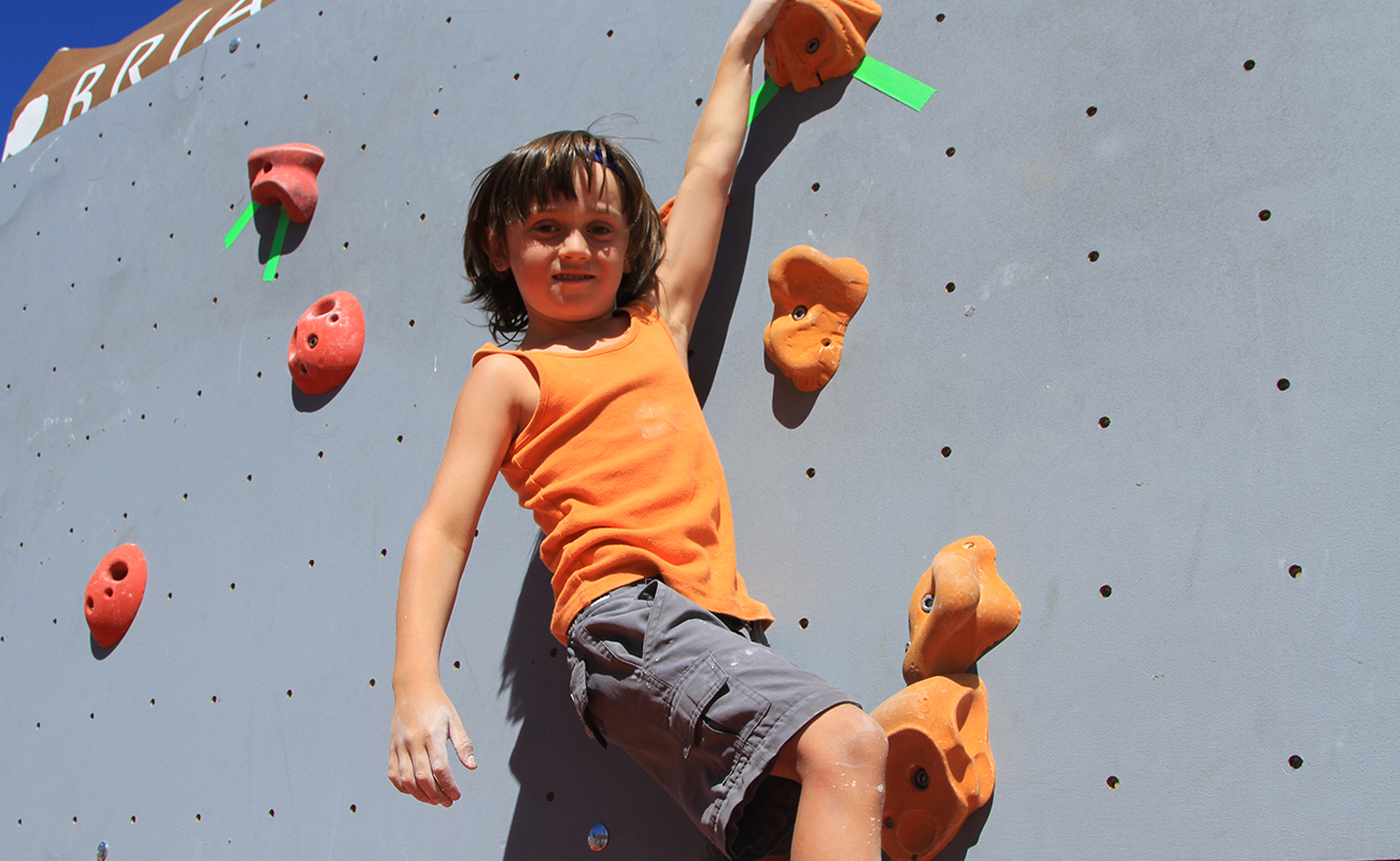 Open baby grimpe au Mondial de l'escalade de Briançon Serre Chevalier Vallée